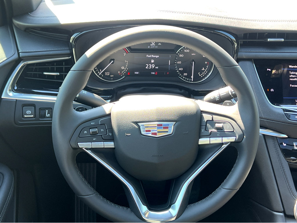 New 2025 Cadillac XT6 Luxury image 18