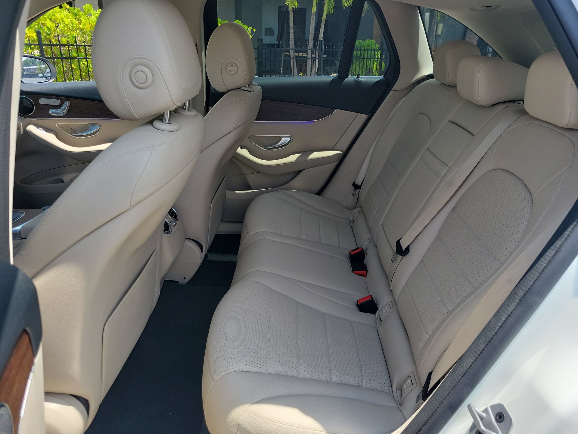 Used 2022 Mercedes-Benz GLC 300 w/ Premium Package Lite image 17
