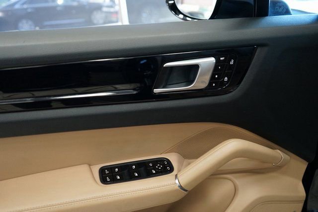 Used 2020 Porsche Cayenne image 25
