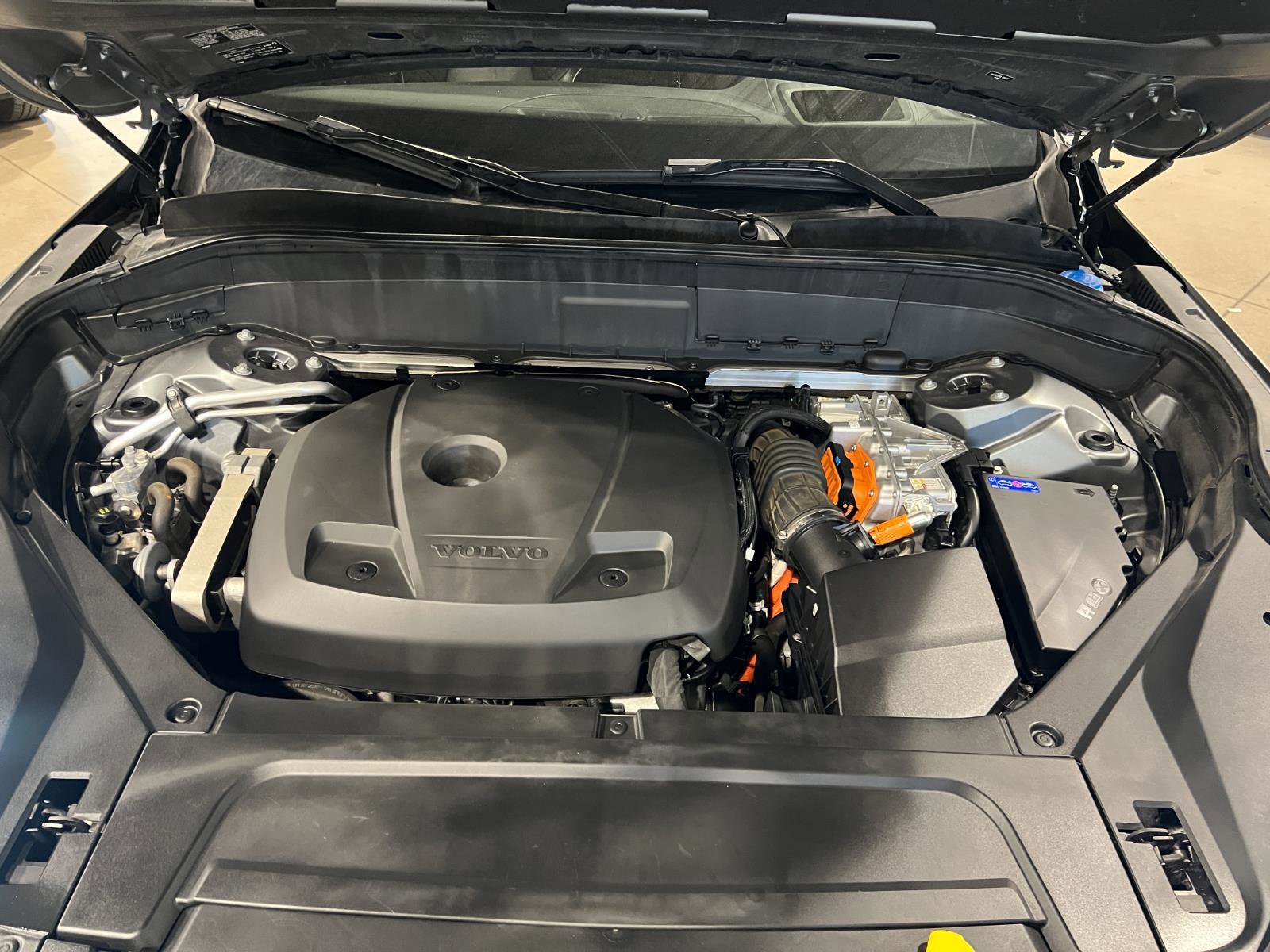 Used 2020 Volvo XC90 T8 R-Design w/ Protection Package Premier image 46