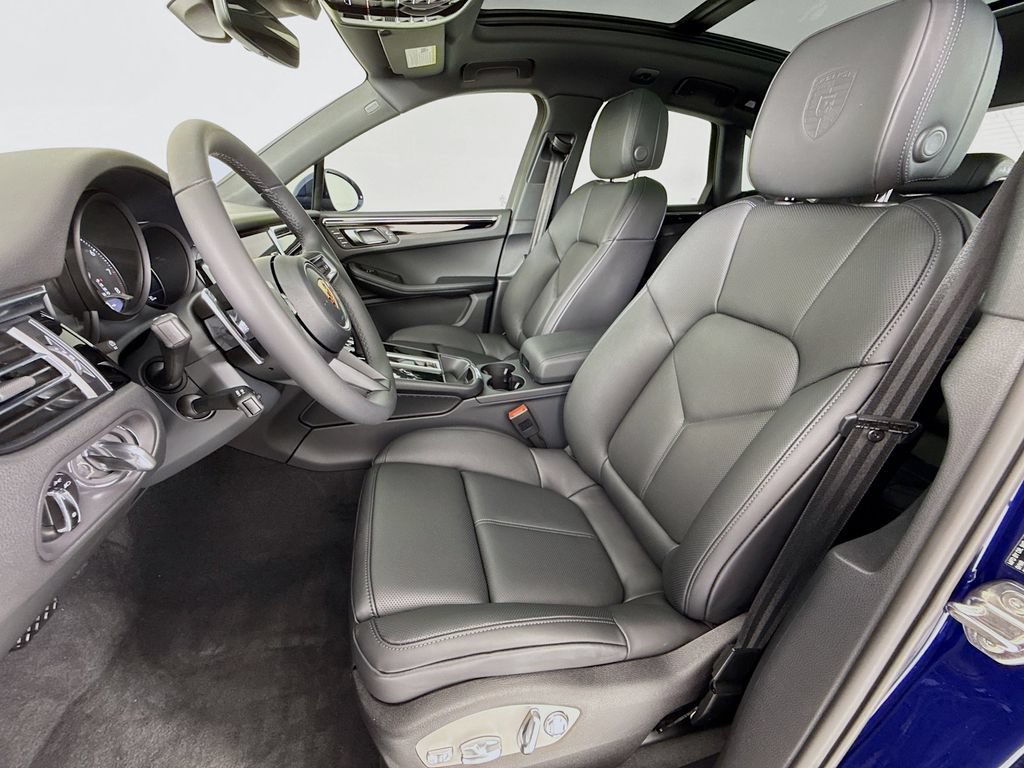 New 2026 Porsche Macan AWD/4WD image 5