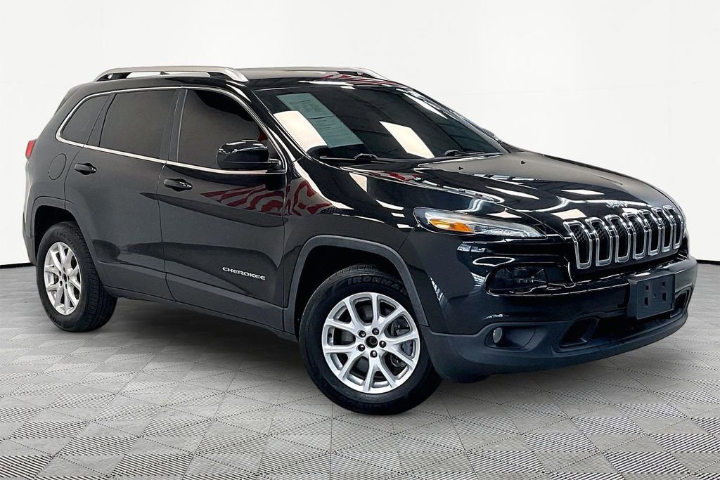 Used 2016 Jeep Cherokee Latitude AWD/4WD image 3