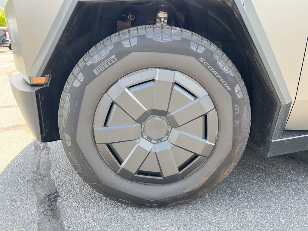 Used 2024 Tesla Cybertruck AWD Crew Cab image 13