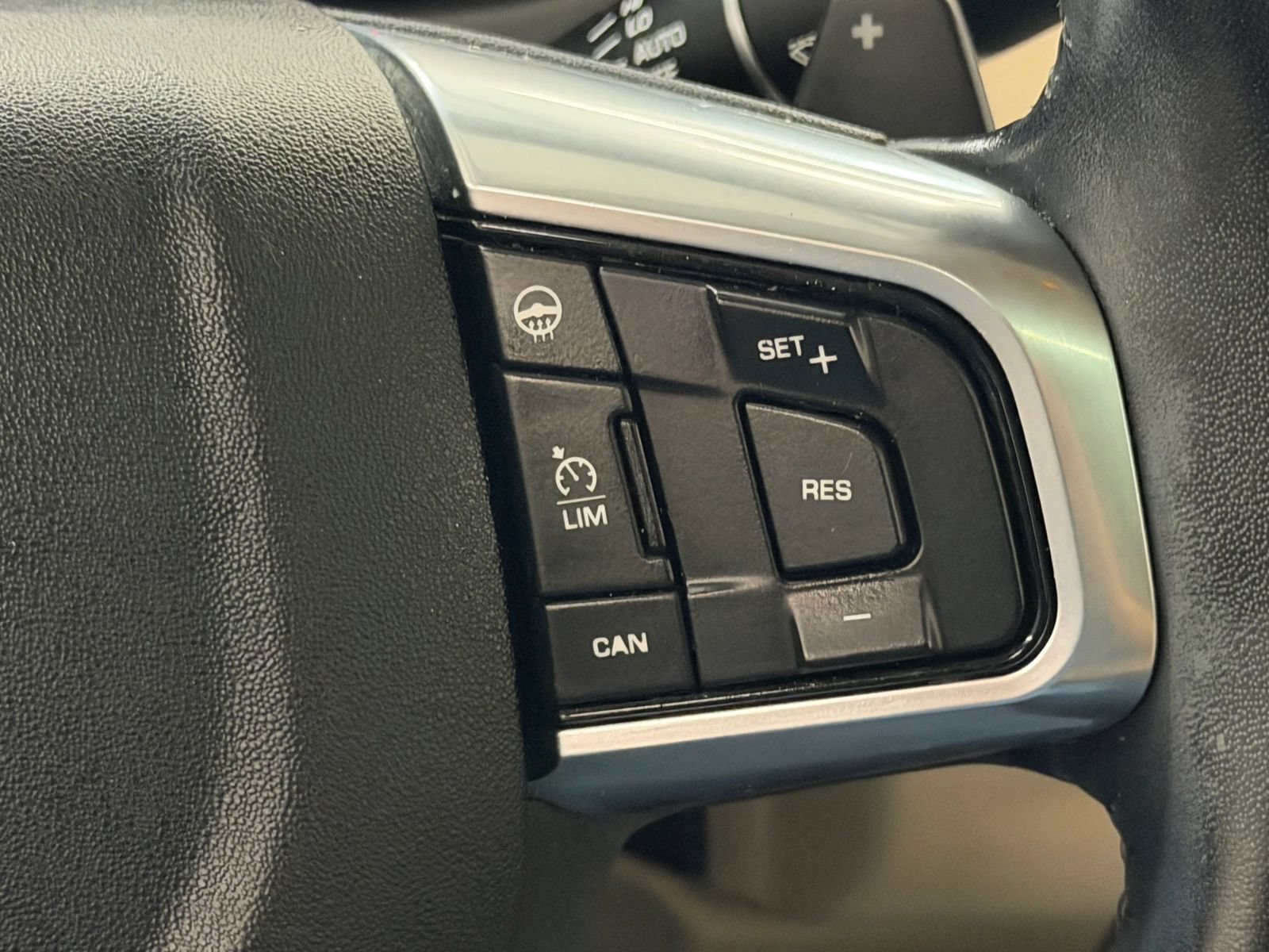 Used 2018 Land Rover Discovery Sport HSE AWD/4WD image 27