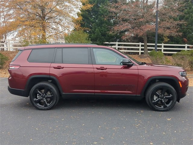 Used 2024 Jeep Grand Cherokee L Altitude image 3