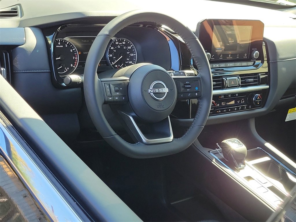 New 2025 Nissan Pathfinder SV w/ Black Appearance Package image 5