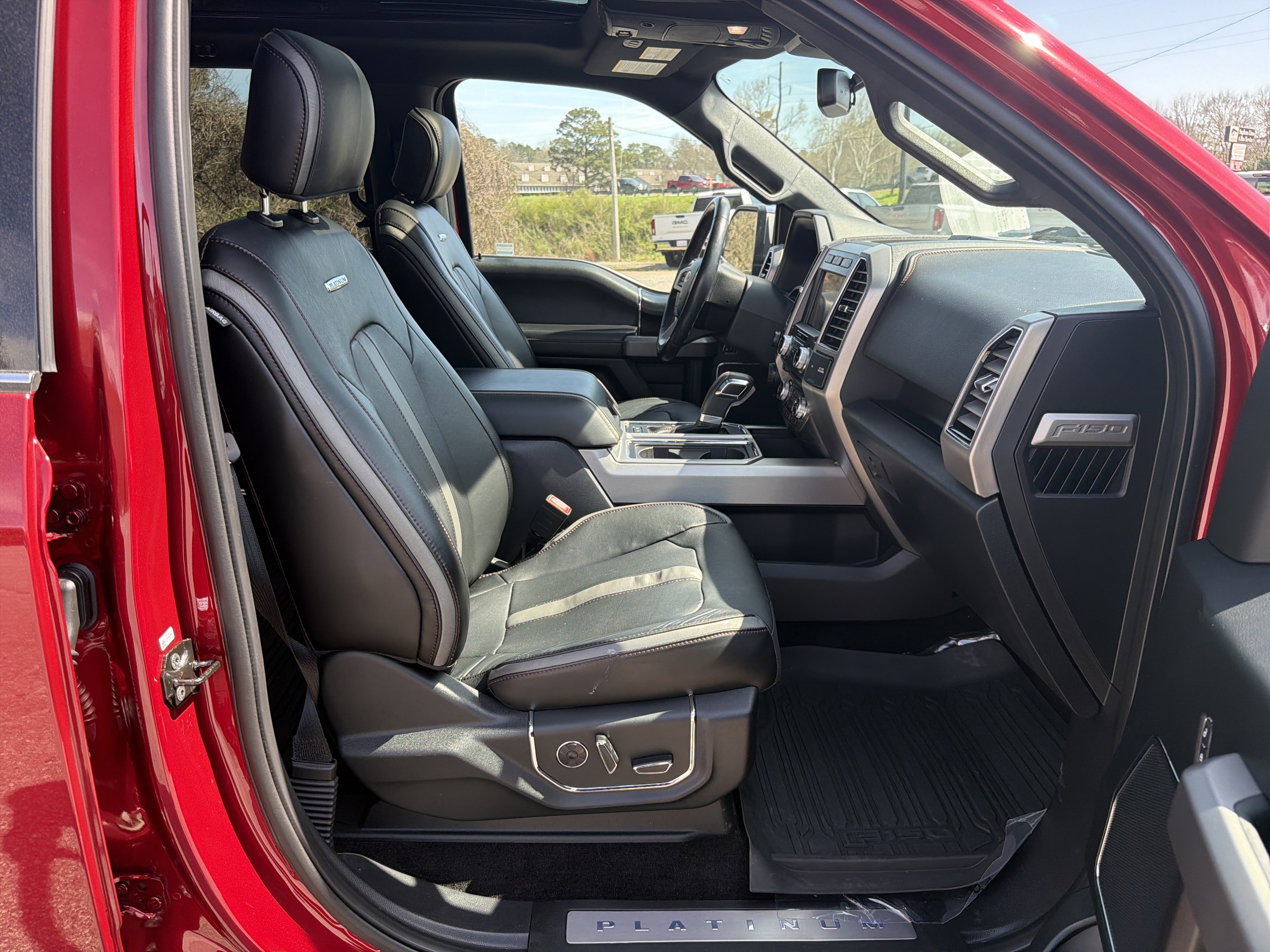 Used 2018 Ford F150 Platinum w/ Equipment Group 701A Luxury image 16