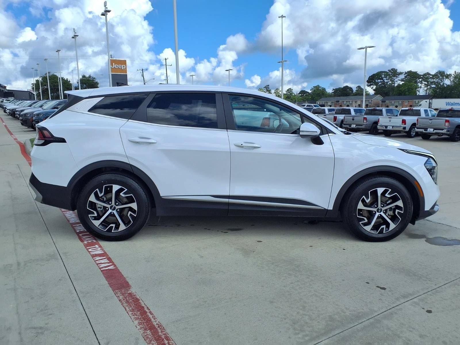 Used 2024 Kia Sportage EX FWD image 5