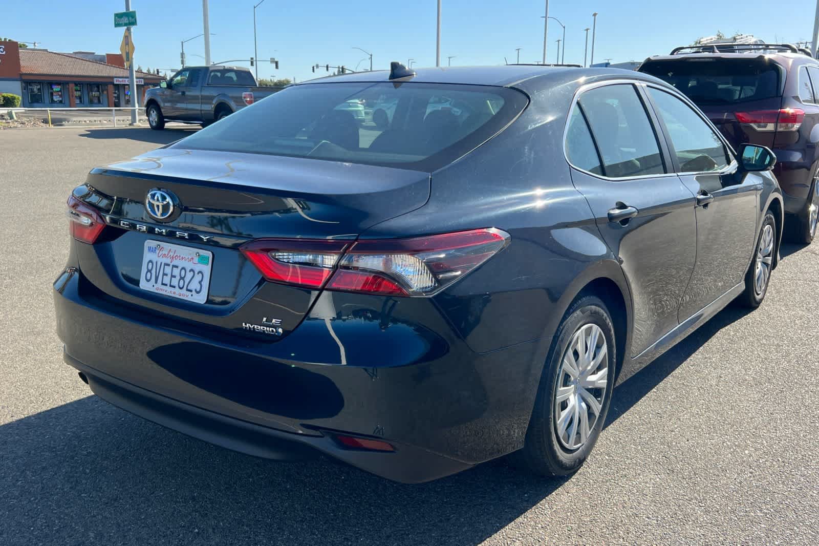 Used 2021 Toyota Camry LE FWD image 4