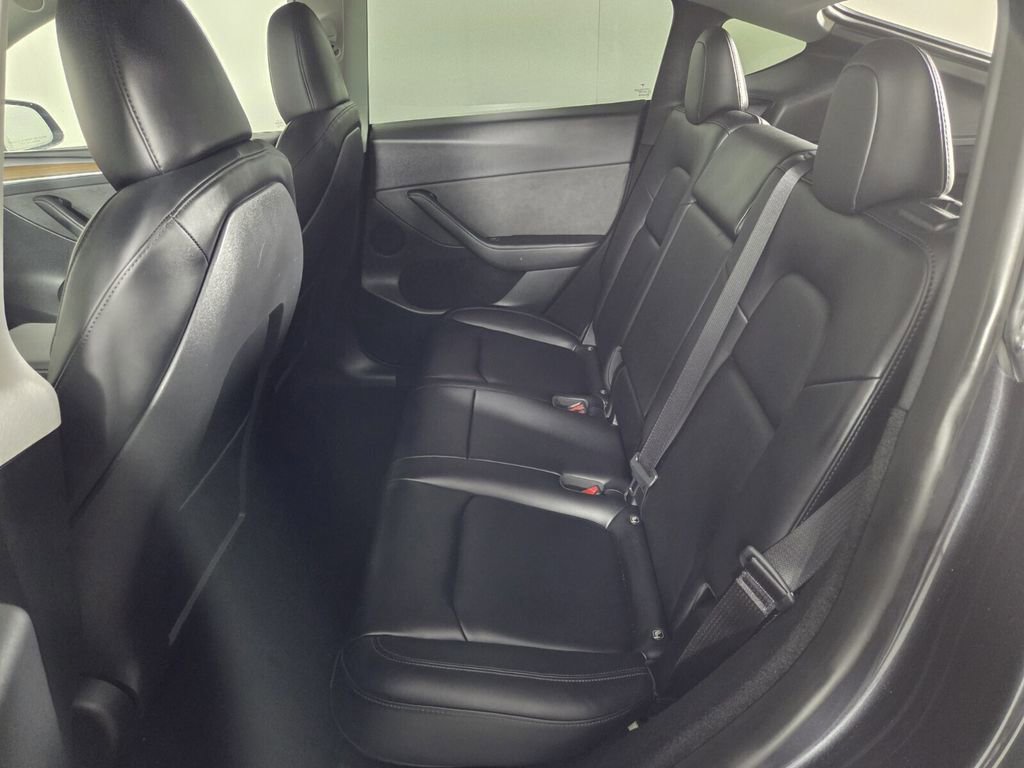 Used 2024 Tesla Model Y Performance image 21