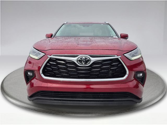 Used 2025 Toyota Highlander Limited FWD image 9