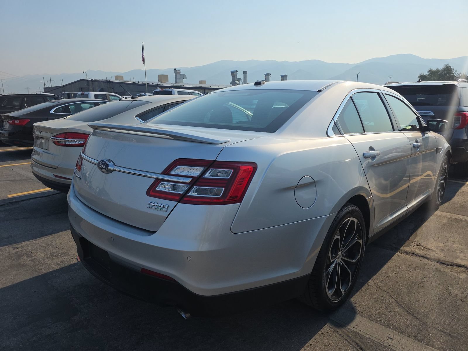 Used 2018 Ford Taurus SHO AWD/4WD image 4