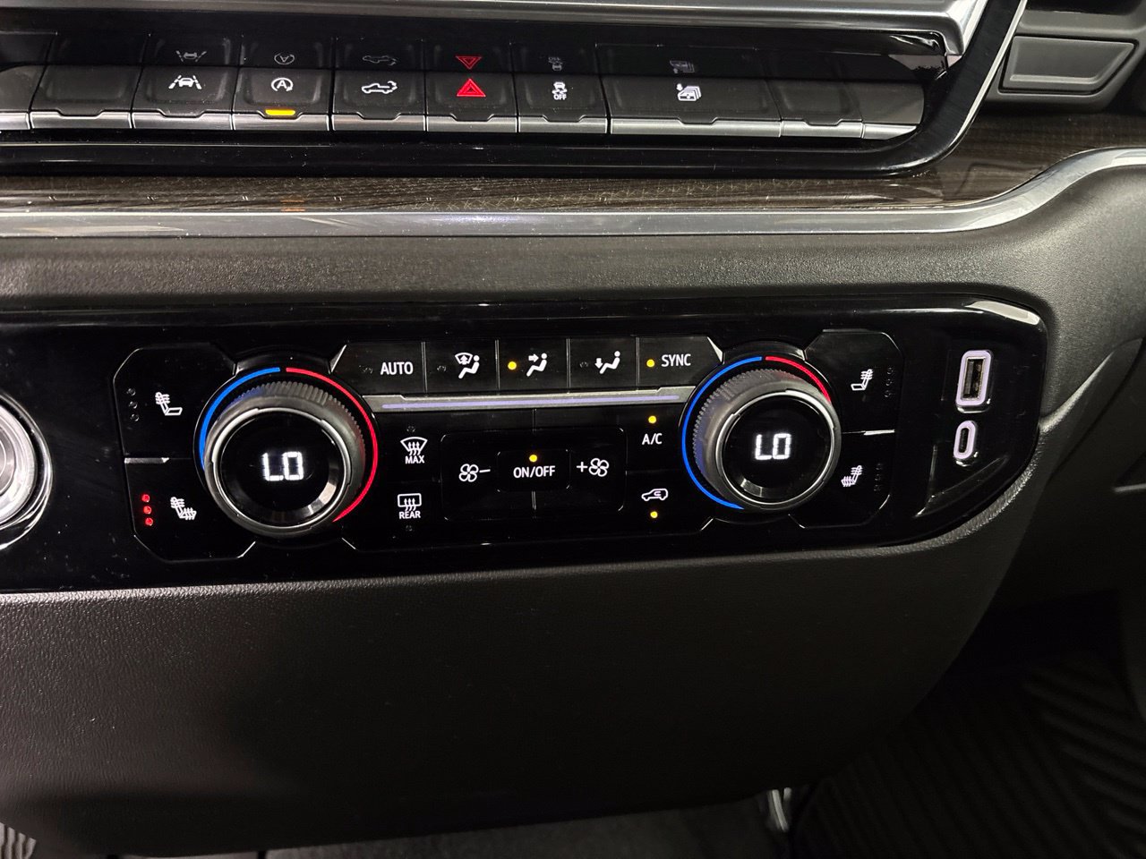 Used 2023 Chevrolet Silverado 1500 LT AWD/4WD image 19
