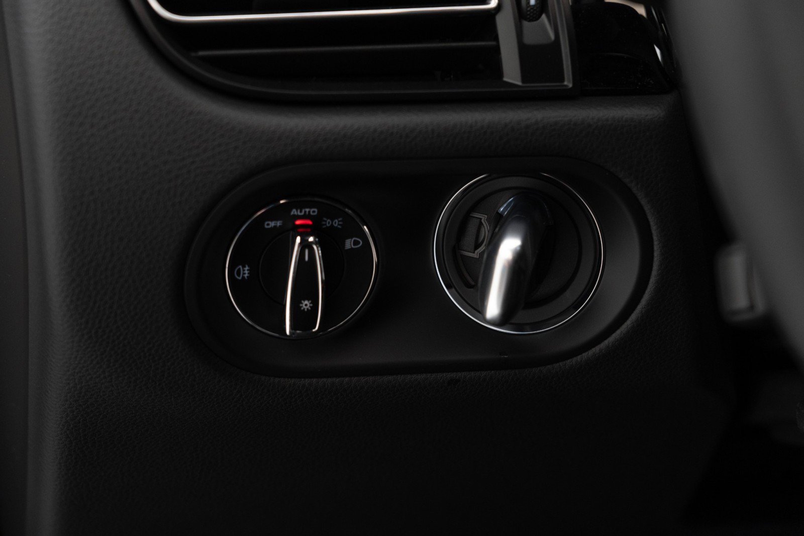 New 2025 Porsche Macan image 26