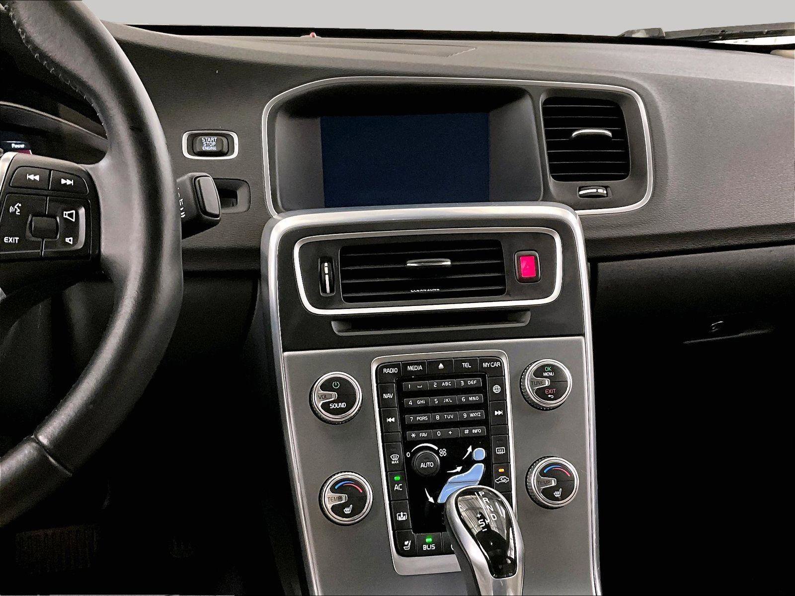 Used 2017 Volvo S60 T5 Inscription image 6