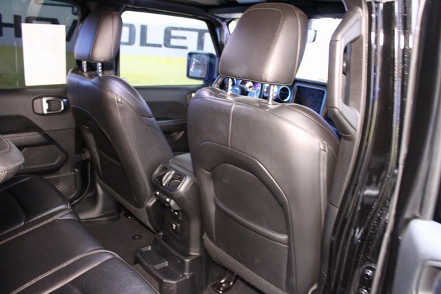 Used 2018 Jeep Wrangler Unlimited Sahara w/ Uconnect 4C Nav & Sound Group image 9