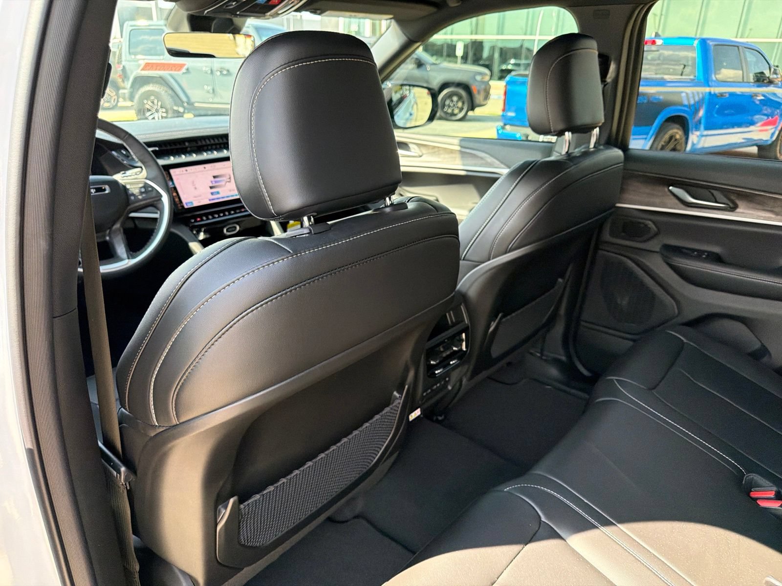 New 2026 Jeep Grand Cherokee Limited AWD/4WD image 16