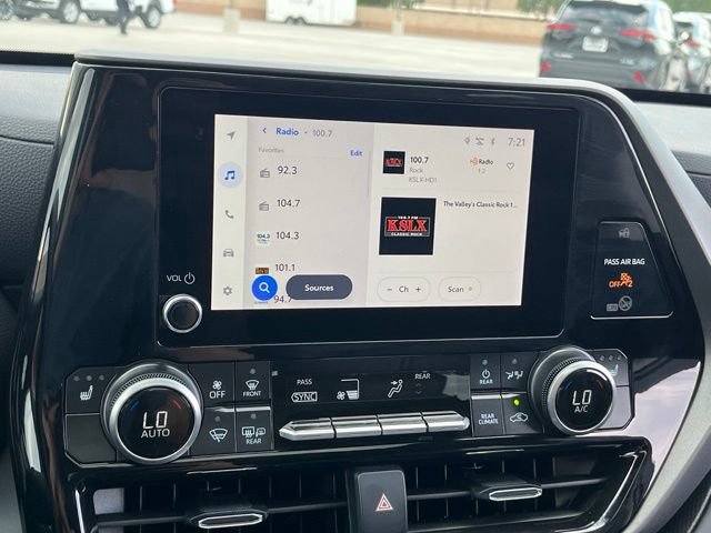 Used 2025 Toyota Highlander XLE FWD image 25