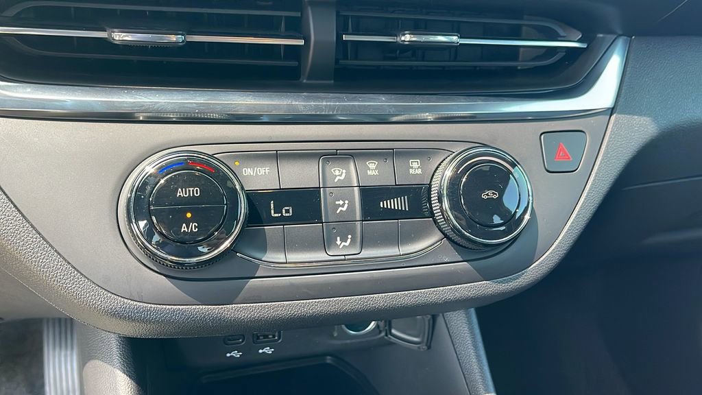 Used 2024 Buick Envista Preferred w/ Advanced Safety Package FWD image 19