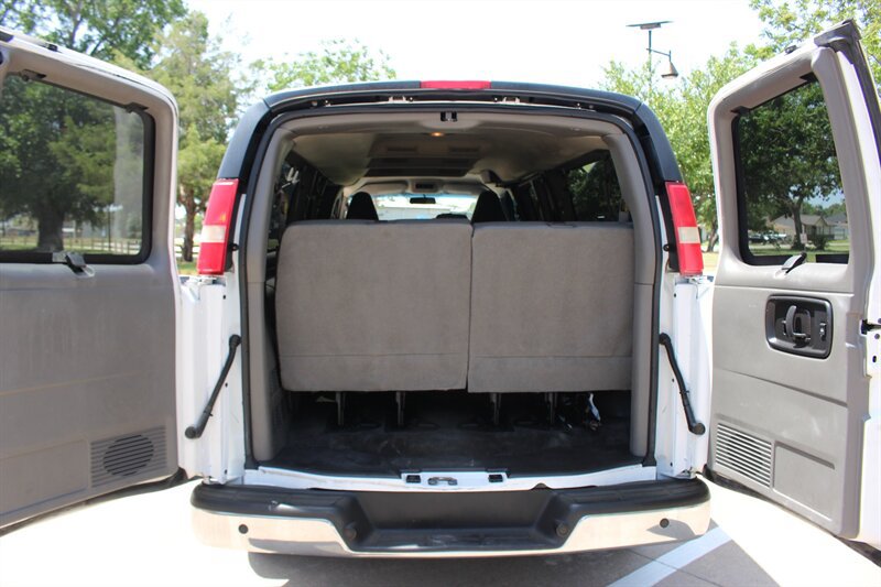 Used 2016 Chevrolet Express 3500 LT w/ LT Preferred Equipment Group RWD image 9