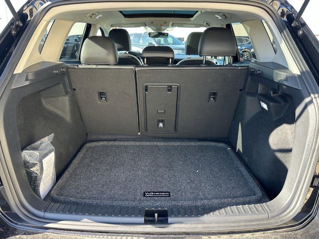 Used 2025 Volkswagen Taos SE w/ Panoramic Sunroof Package image 7