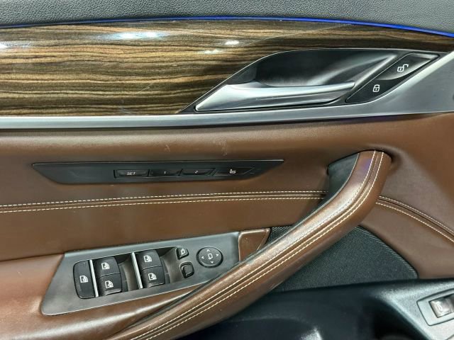 Used 2019 BMW 540i w/ M Sport Package image 13