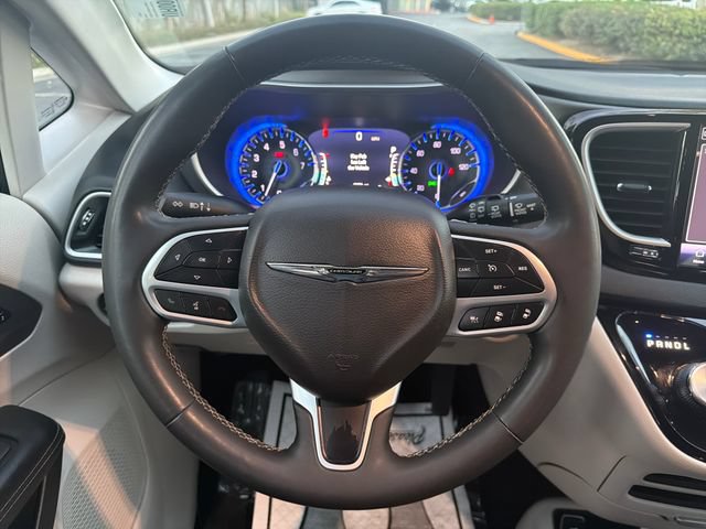 Used 2024 Chrysler Pacifica Touring-L FWD image 13