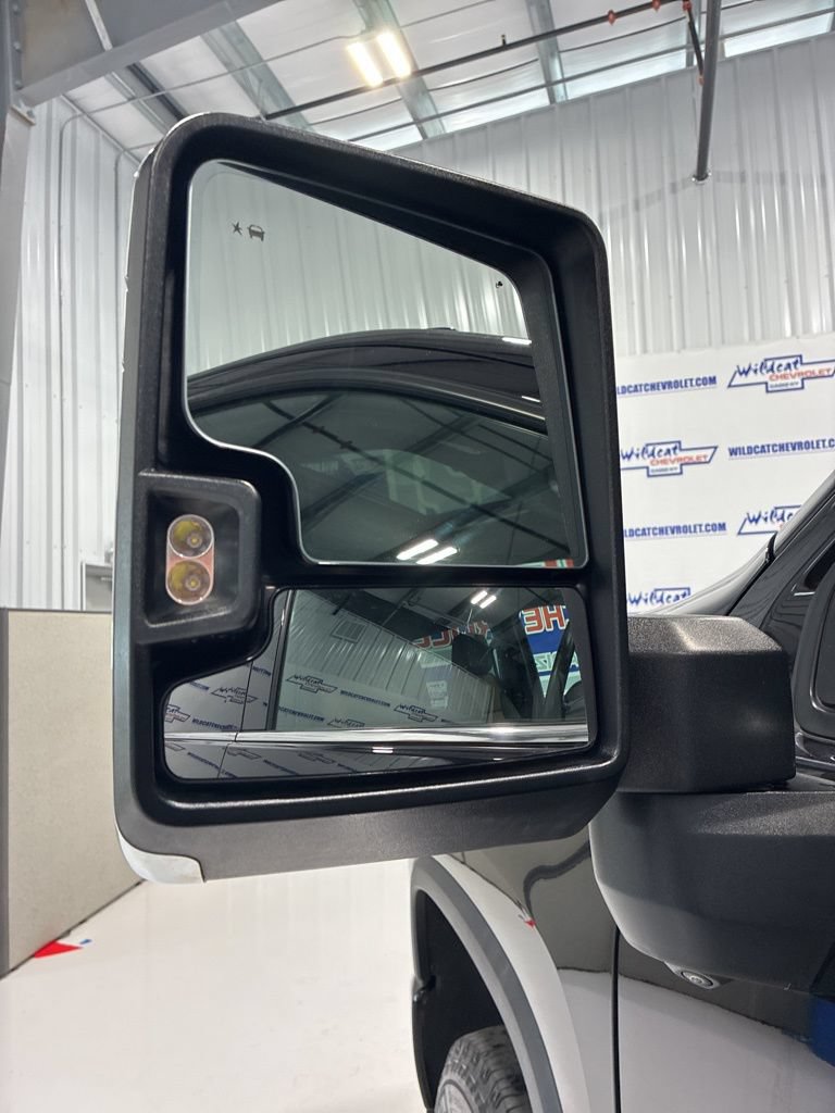 Used 2024 Chevrolet Silverado 2500 High Country w/ High Country Premium Package AWD/4WD image 14