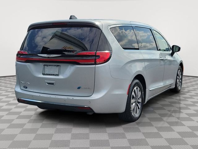 Used 2023 Chrysler Pacifica Limited image 5