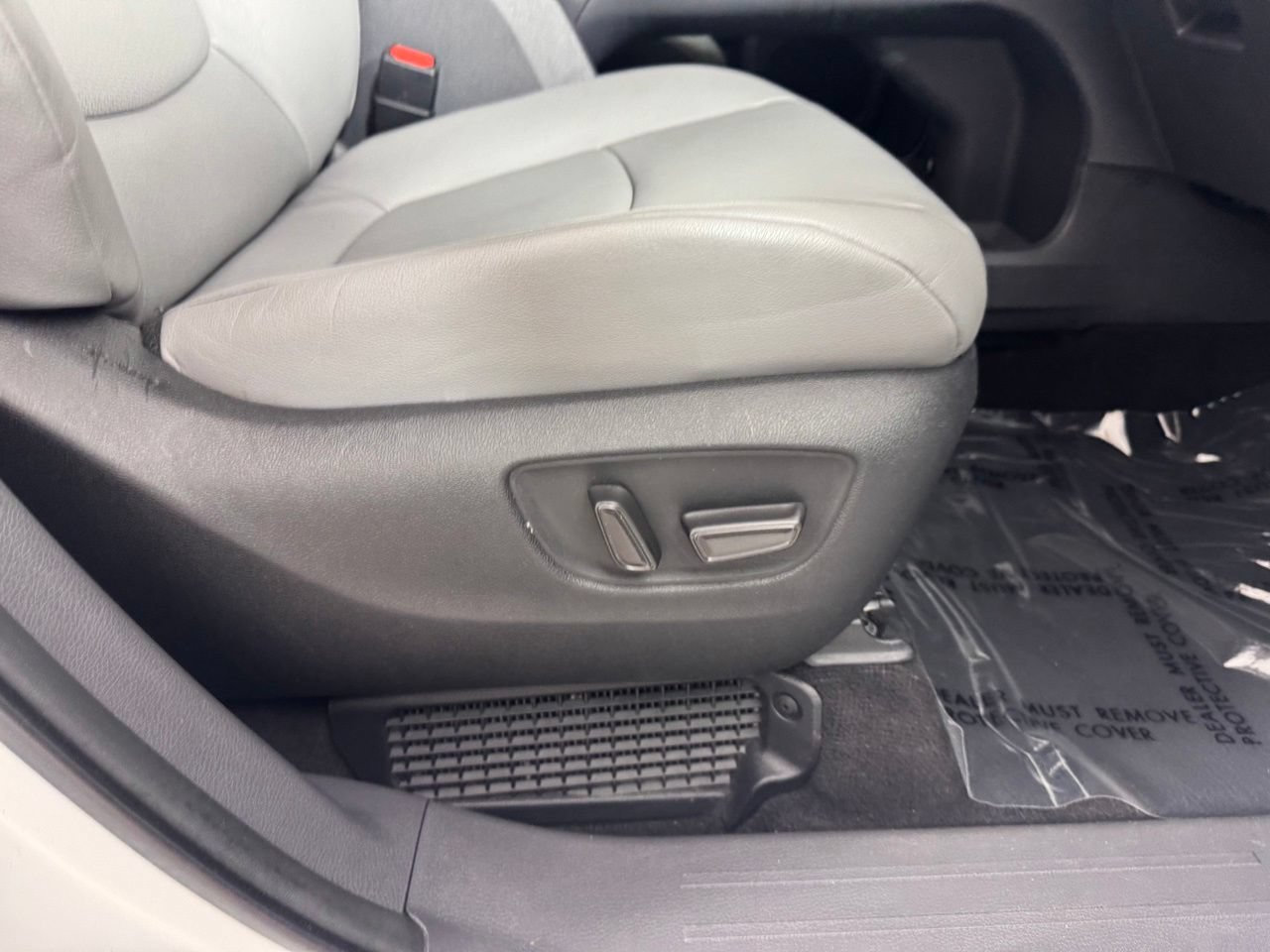 Used 2023 Toyota Sienna XLE FWD image 30
