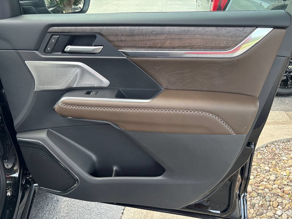 New 2026 GMC Acadia Denali Ultimate w/ LPO, Floor Liner Package AWD/4WD image 52