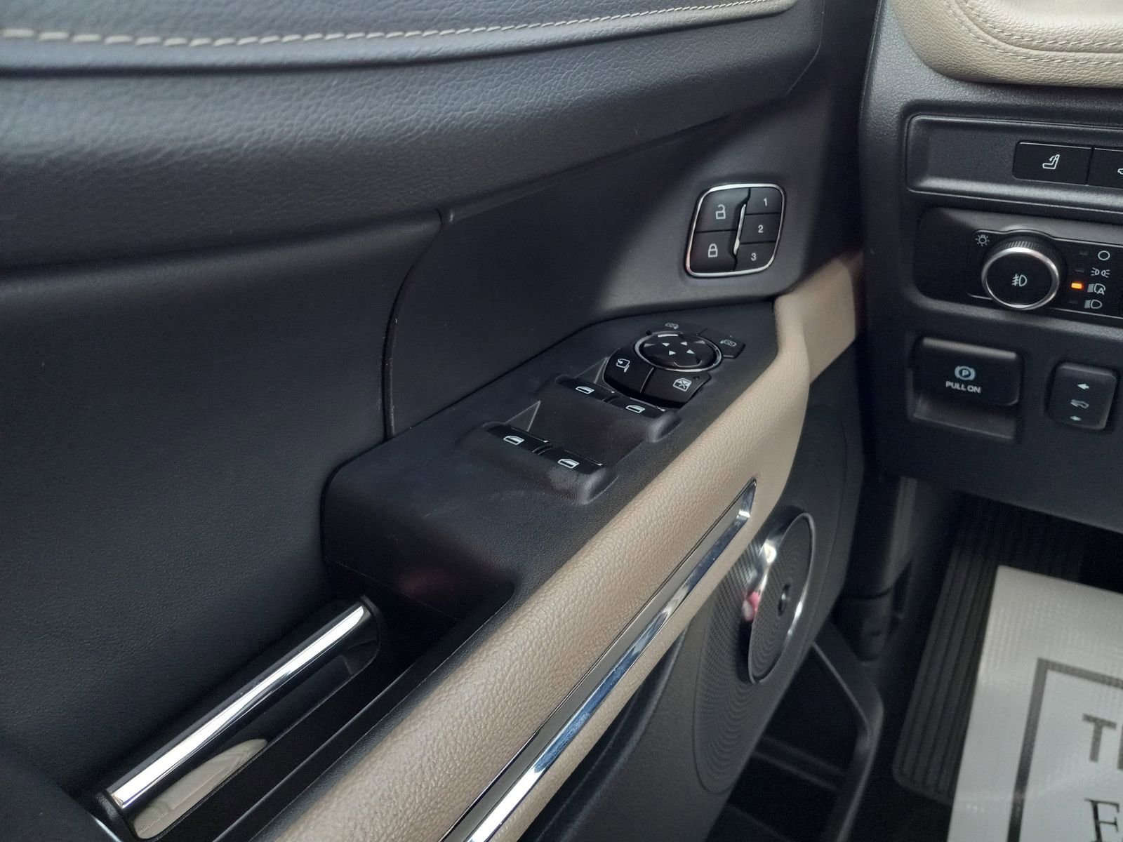 Used 2024 Ford Expedition Limited AWD/4WD image 30