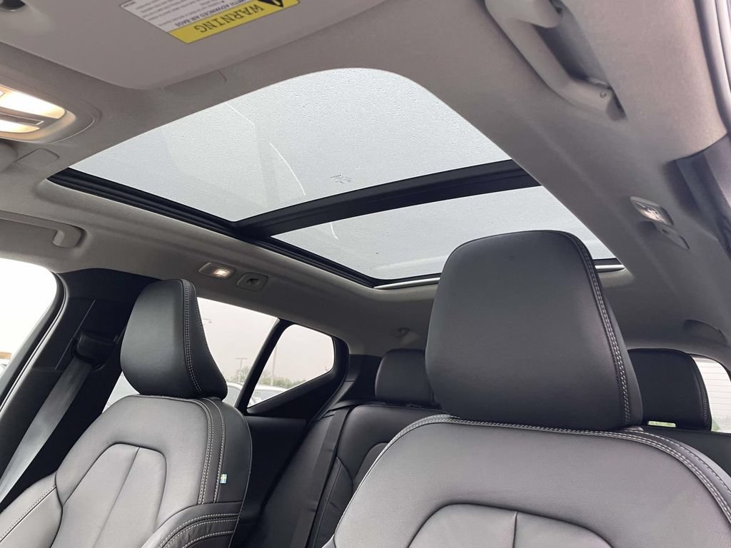 Used 2023 Volvo XC40 B5 Plus w/ Protection Package Premier AWD/4WD image 9