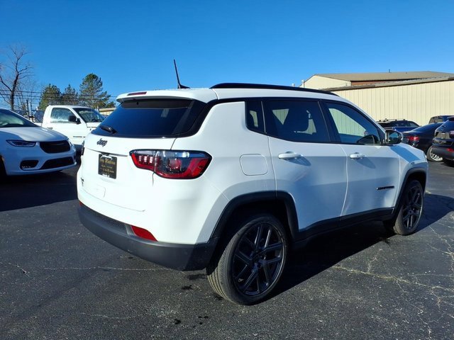 New 2026 Jeep Compass Latitude image 3