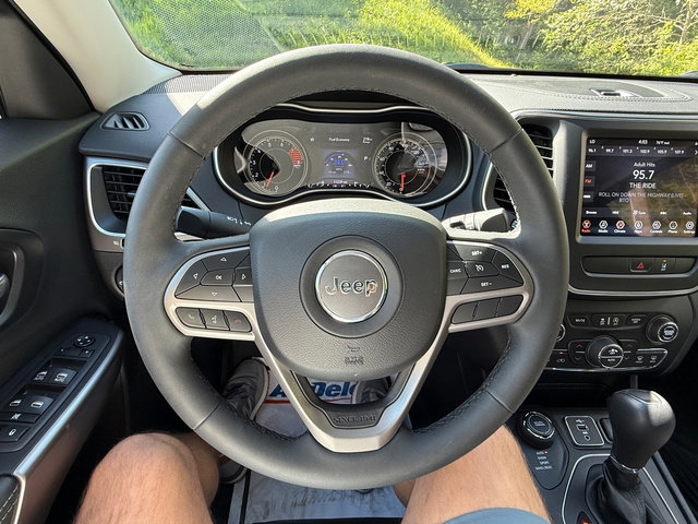 Used 2022 Jeep Cherokee Latitude Lux w/ Sun & Sound Group image 19