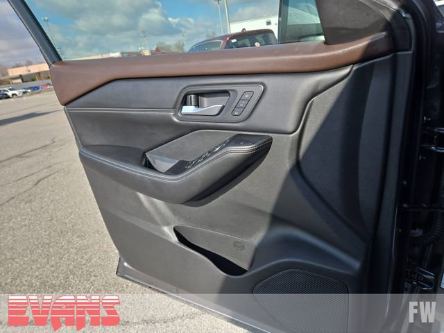 Used 2023 Nissan Rogue SL w/ SL Premium Package image 19