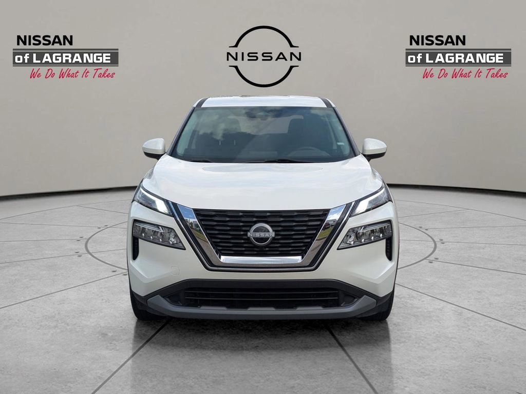 Used 2023 Nissan Rogue SV FWD image 2