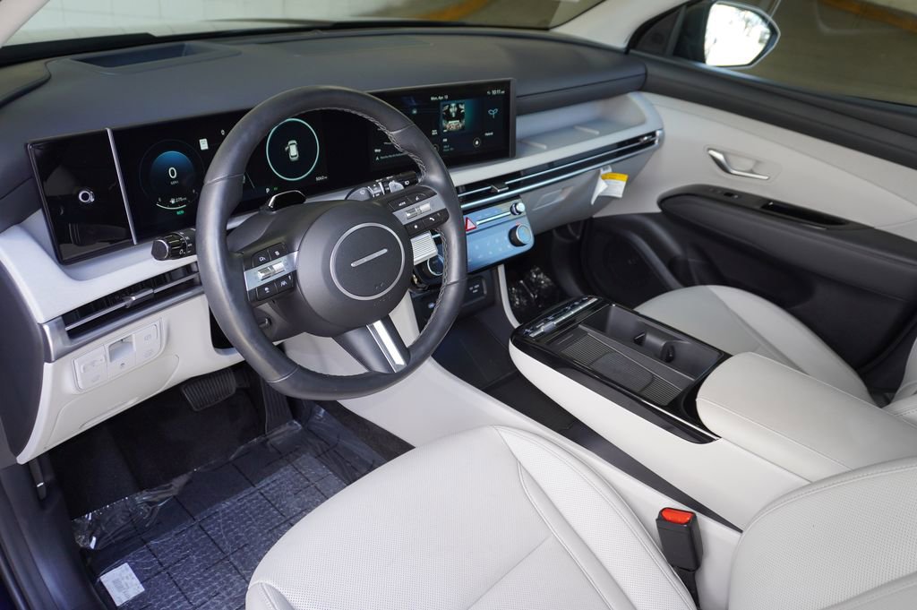 Used 2025 Hyundai Tucson Limited image 13