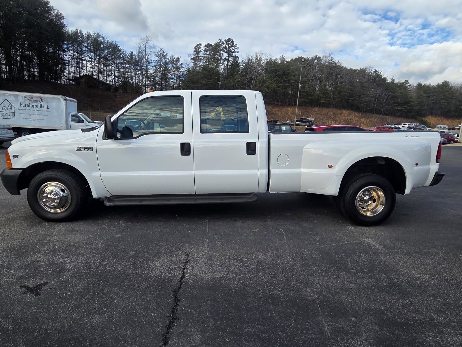 Used 2001 Ford F350 XL image 3