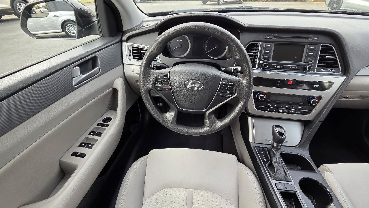 Used 2016 Hyundai Sonata SE FWD image 17