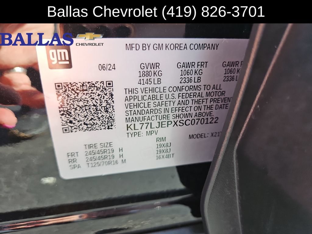 Used 2025 Chevrolet Trax RS w/ Sunroof Package FWD image 34