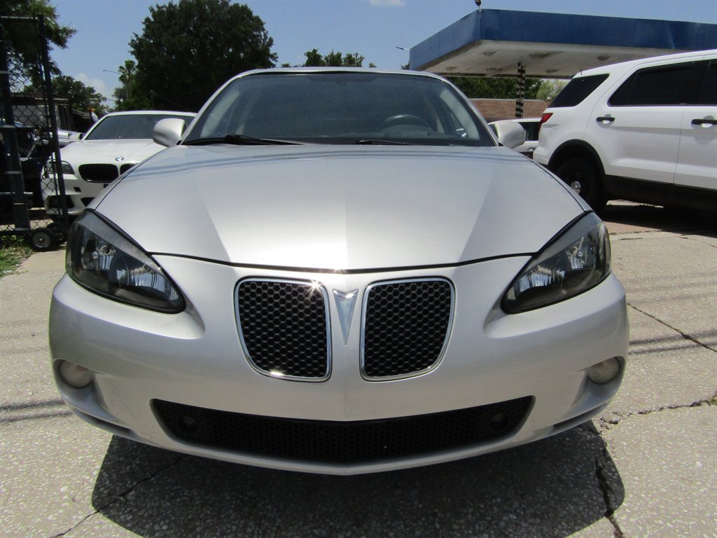 Used 2006 Pontiac Grand Prix GXP w/ Sun And Sound Package FWD image 2