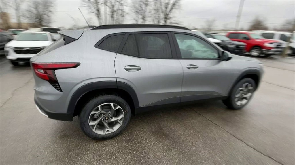 New 2026 Chevrolet Trax LT w/ Driver Confidence Package image 2