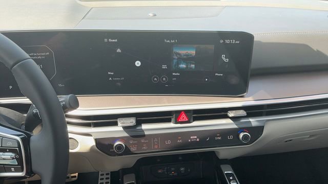 Certified 2025 Kia Sorento SX image 32