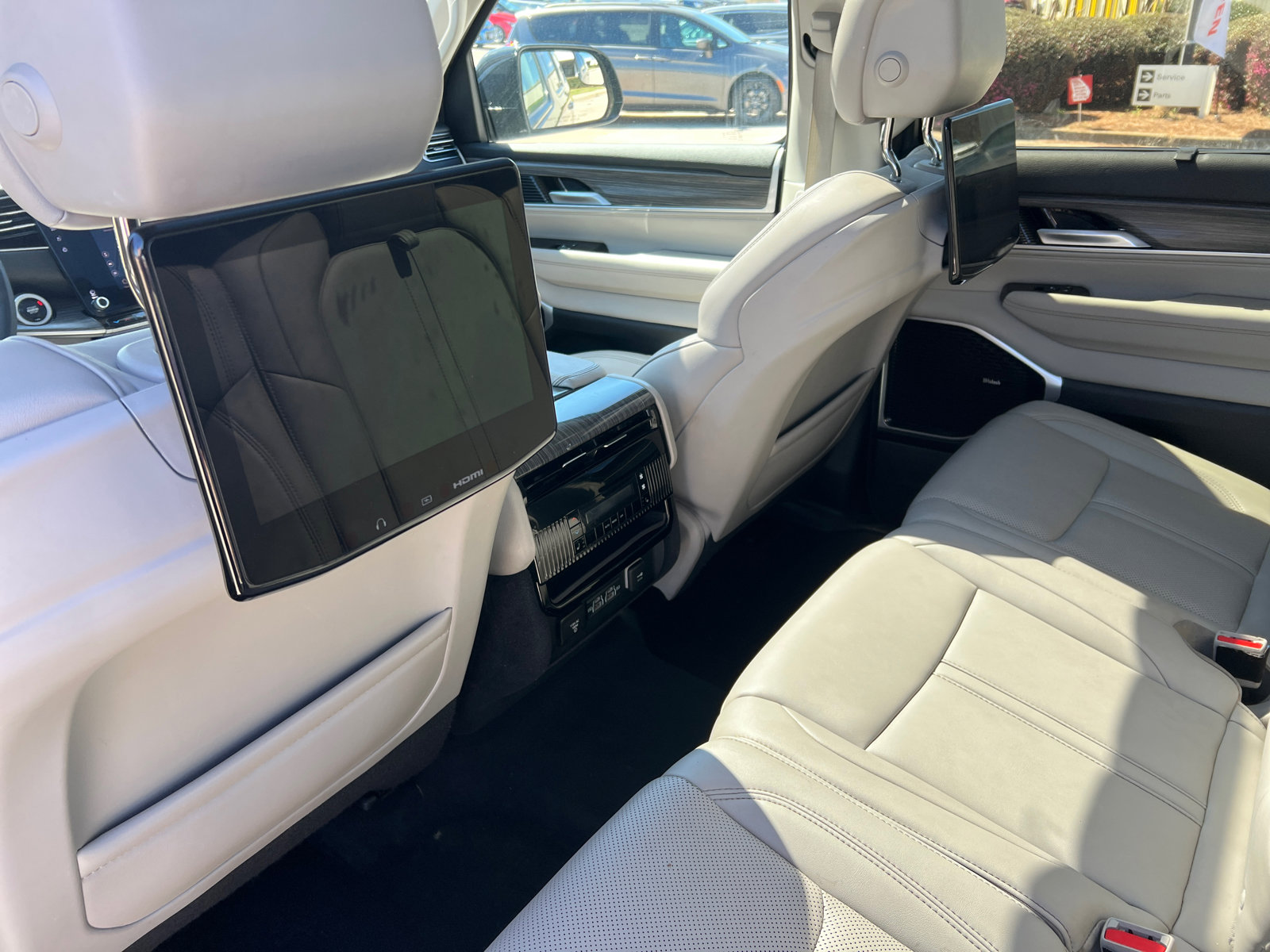 Used 2024 Jeep Wagoneer L Series III w/ Premium Group I image 26