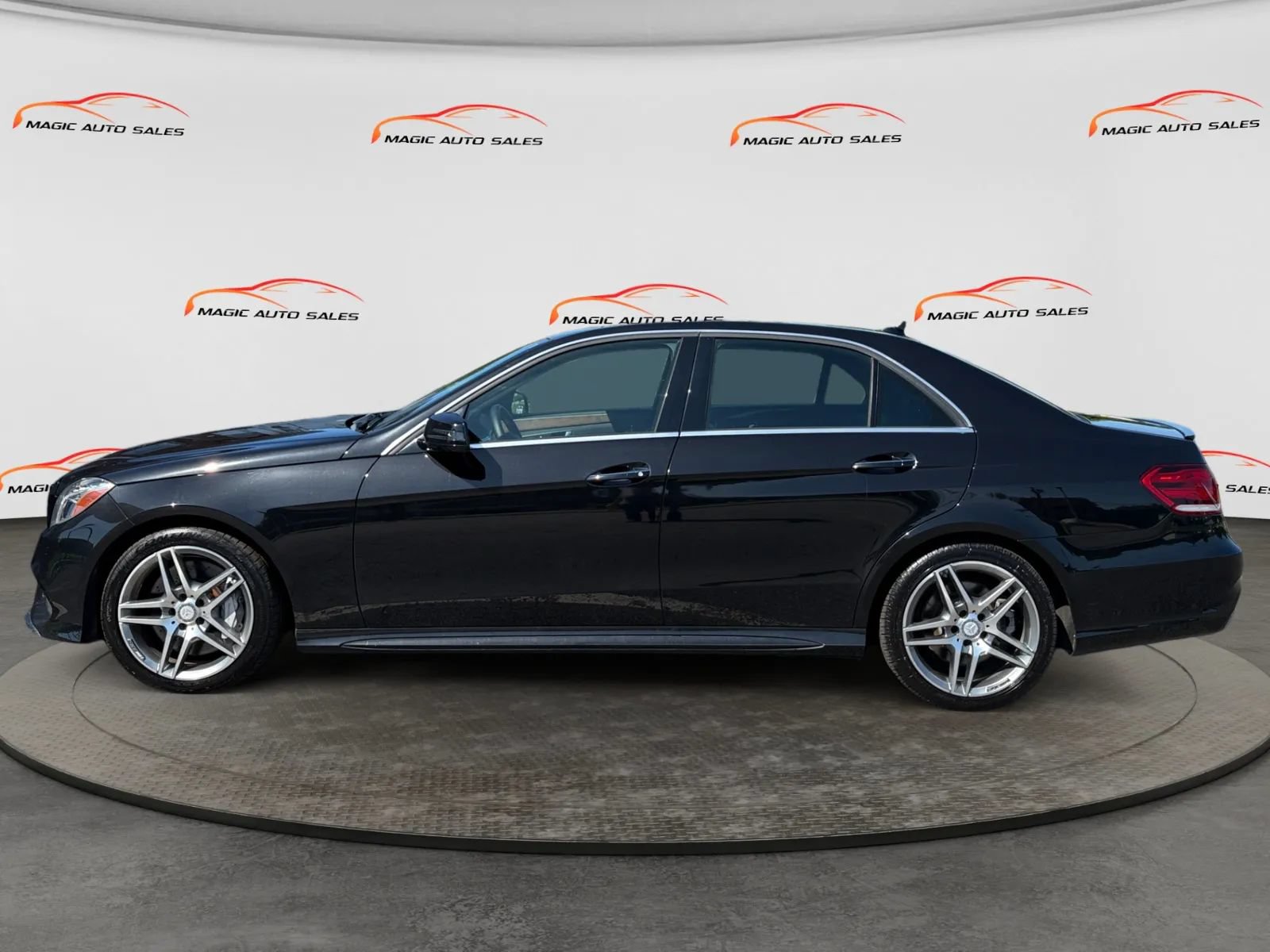 Used 2014 Mercedes-Benz E 550 4MATIC Sedan image 7