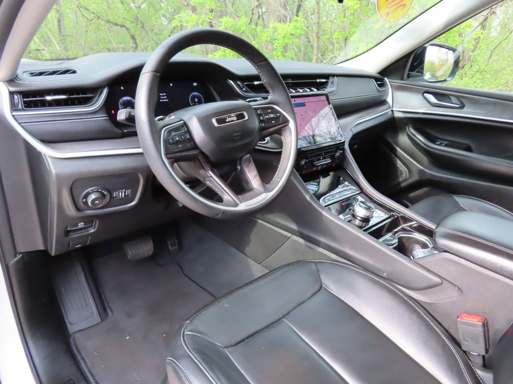 Used 2023 Jeep Grand Cherokee Limited w/ Black Appearance Package AWD/4WD image 22