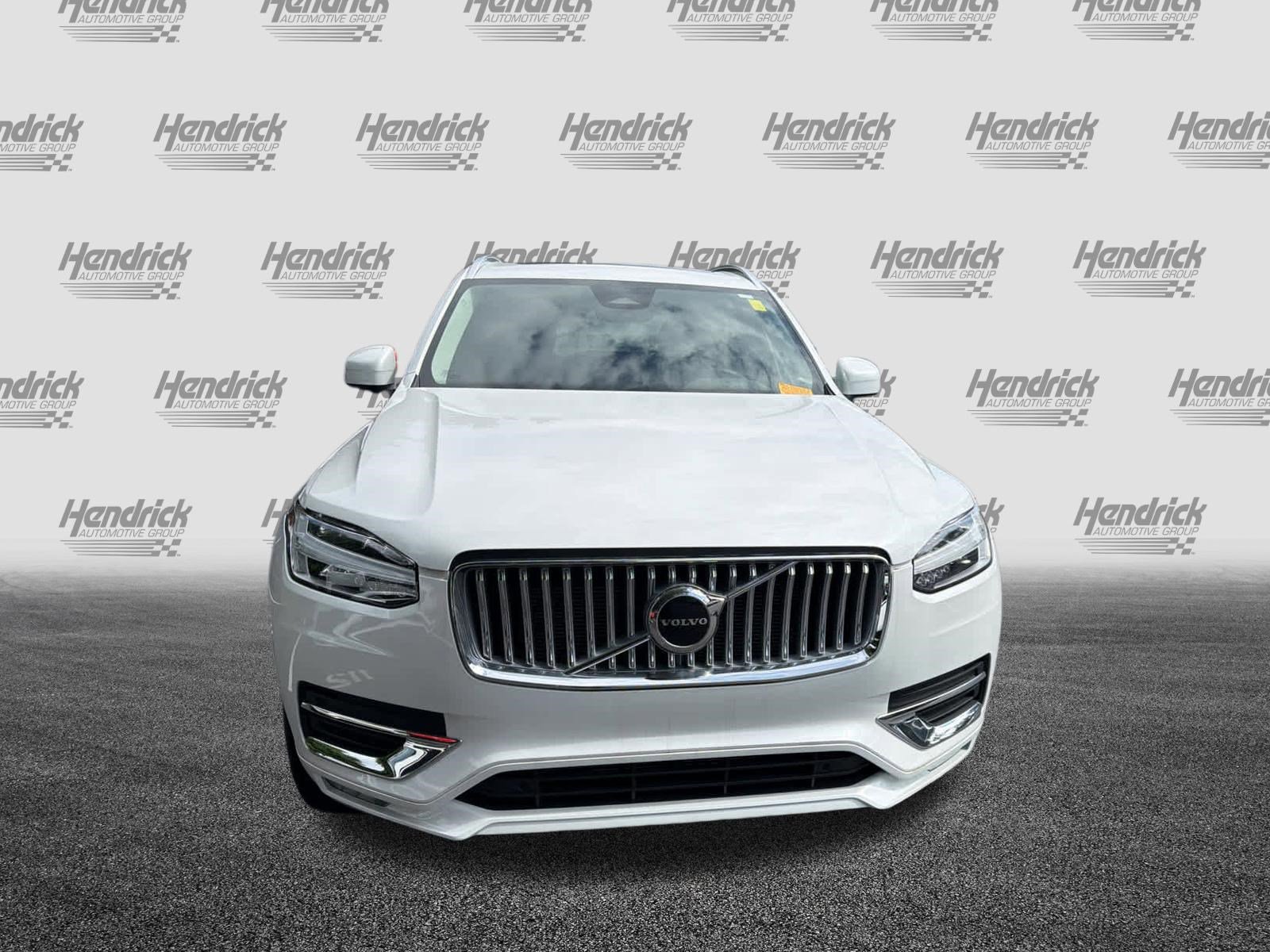 Used 2025 Volvo XC90 B5 Core AWD/4WD image 3