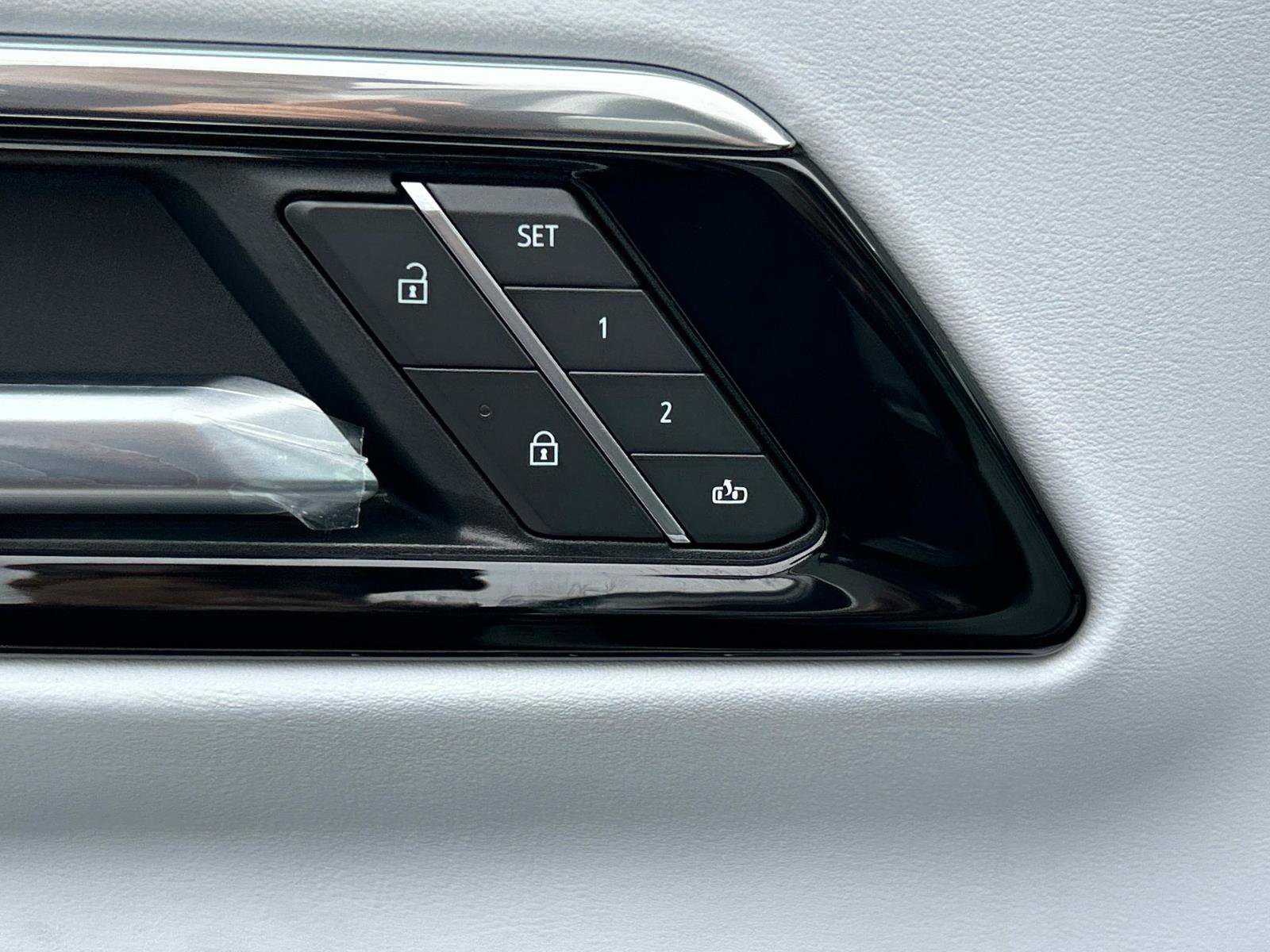 New 2025 Chevrolet Suburban Premier image 21
