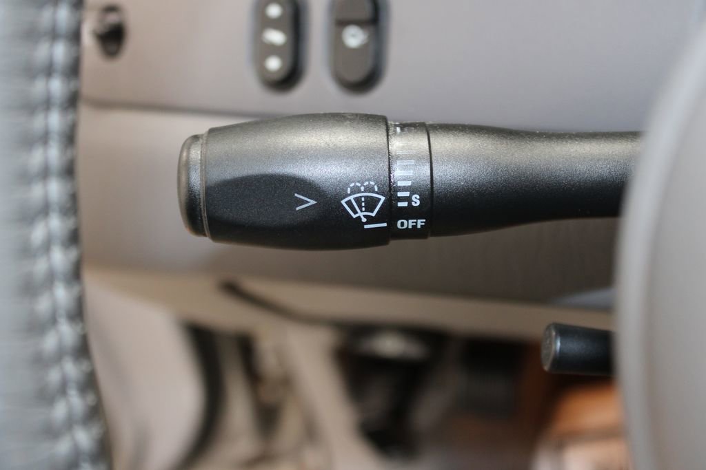 Used 2002 Lincoln Town Car Executive image 40